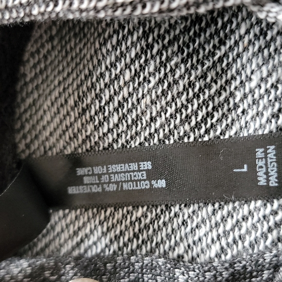 Large Just be free Hoodie - Picture 4 of 5